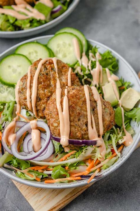 There are plenty of reasons to mix up turkey burgers into your dinner rotation instead of hamburgers. Air Fryer Turkey Burgers - The Dinner Bite