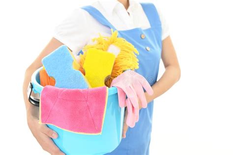 mujer con las fuentes de limpieza imagen de archivo imagen de tareas housework 113016617