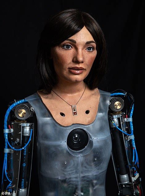 Meet Ai Da The Worlds First Humanoid Robot My Style News