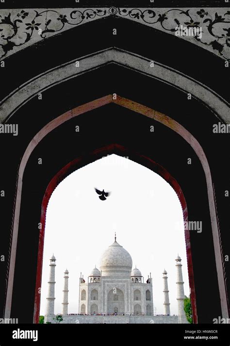 Una Vista Del Taj Mahal India Desde El Interior De La Puerta De