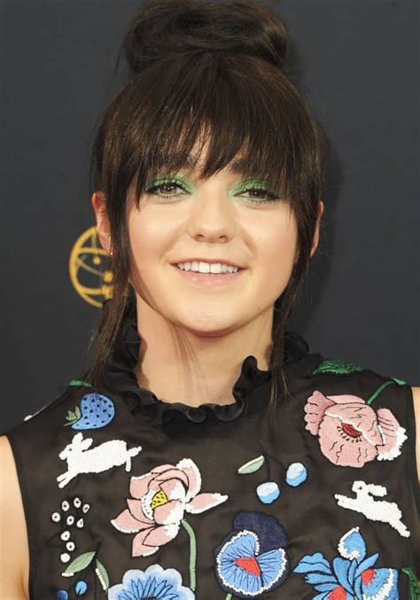 Maisie Williams Green Eyeshadow And Faux Bangs In Jacqueline Sandals