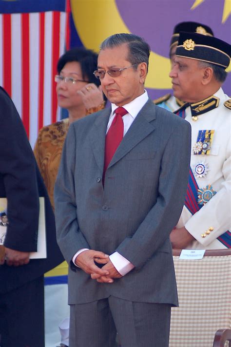 Mahathir mohamad was a doctor before becoming a politician with the umno party and ascended quickly from member of parliament to prime minister. DR. Mahathir Muhammad - WriteWork