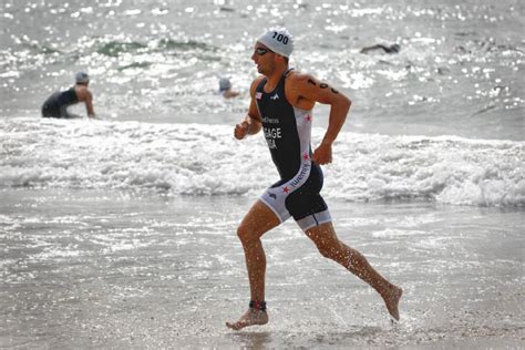 Fotoğraf adam plaj deniz Su spor erkek koşu yapmak Koşucu