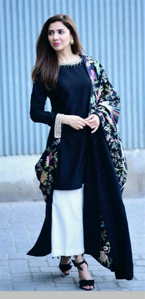 Plain Suit Paired With A Printed Dupatta Pakistani Fashion Casual