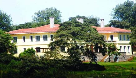 Laura bush welcome president mwai kibaki and mrs. Kibaki finally moves to his new sh400 million retirement ...