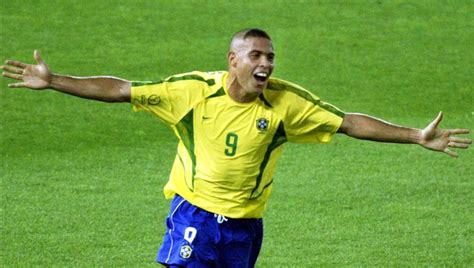 Nhưng mới đây, anh cũng khiến người hâm mộ ngã ngửa với. Top 10 Players Who Have Scored The Most World Cup Goals ...