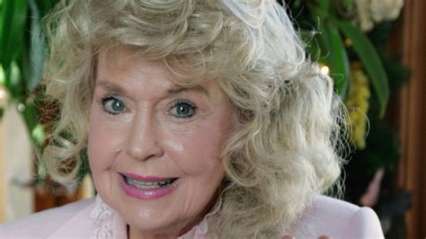 Donna Douglas Beverly Hillbillies Actress Dies At 81 Abc7 Los Angeles