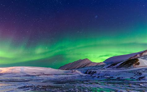Aurora Borealis in Svalbard, Norway [3840x2160] : wallpapers