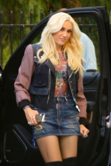 Gwen Stefani Upskirt Panties Flash In Burbank Scandal