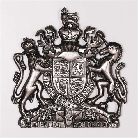 vintage silver style 37cm cast metal coat of arms maison reproductions