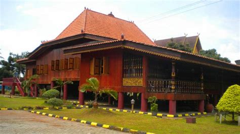 Nuwou sesat memiliki arsitektur rumah berbentuk rumah panggung. Rumah Adat Sumatera Selatan - Nama, Gambar, dan Keunikan ...