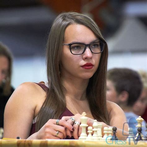 Girl Chess Player Direct Message Me In Interested In Chess Lessons Chess Chesslessons Girl
