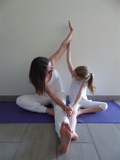 Eltern Kind Yoga Familienyoga Manuyoga In Luxembourg