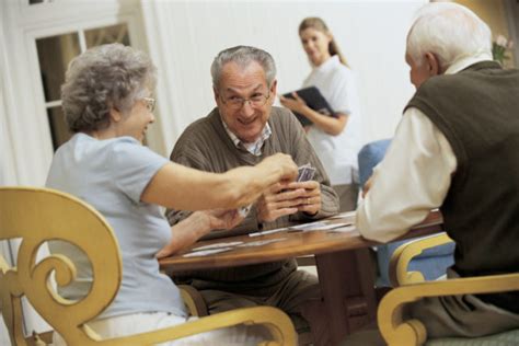 Los juegos y dinámicas para adultos mayores, además de beneficiar a la salud, mantendrán a los adultos mayores juegos de mesa: Los beneficios de los juegos de mesa y nuestros mayores | Central Informativa del Adulto Mayor