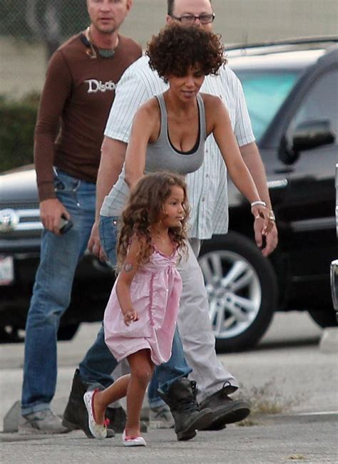 Halle berry and her daughter nahla aubry were spotted out & about with friends on sunday. Halle Berry's Custody Battle — Moving To Paris With ...