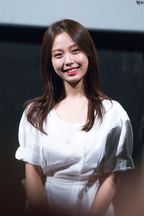 고민시(1995년 ~ )는 대한민국의 배우이다. 수정 스위트홈 고민시 + 움짤 살렸습니다. + 알파 : 클리앙