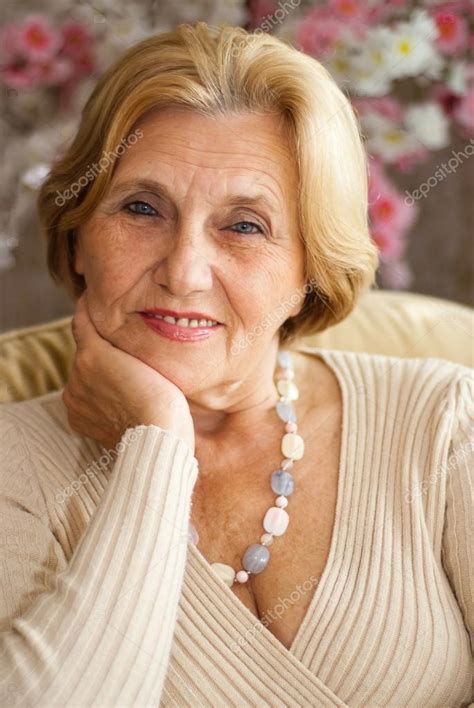 Beautiful Older Woman Photo Gallery