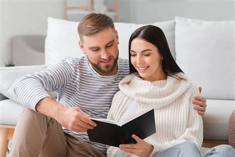 10 Best Relationship Books Every Couple Should Read Together