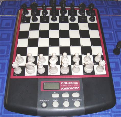Concord Chess Computer And Chess Pieces Electronic Handheld Travel Game