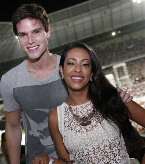 Maybe you would like to learn more about one of these? Jonatas Faro e mais famosos assistem a Beyoncé em ...