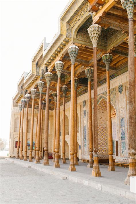 Premium Photo Bukhara Uzbekistan December 2021 Wooden Columns Bolo