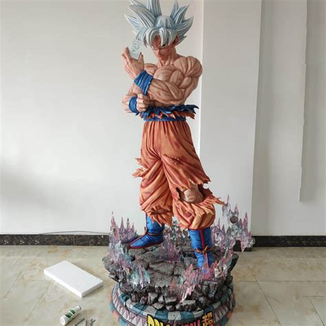Giant Goku Statue Dragon Ball Z Super Saiyan Goku Statue