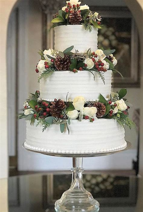 30 Fabulous Winter Wedding Cakes We Adore Christmas Wedding Cakes Big Wedding Cakes Summer