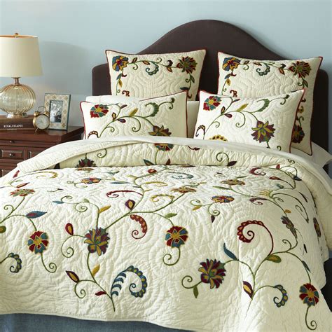 Vivian Floral Bedding & Quilt | Floral bedding, Patterned bedding, Beautiful bedding
