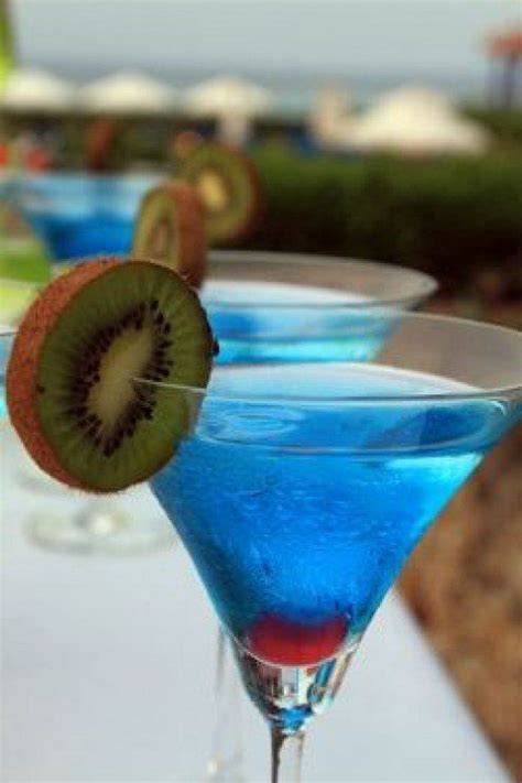 10 Delicious Blue Curaçao Cocktails That Will Wow Your Guests Mexican