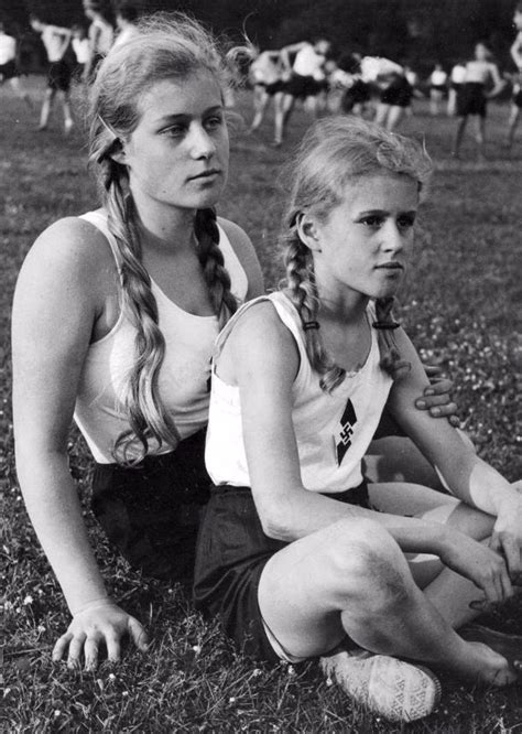 Niemki Z Dziewczęcej Organizacji Młodzieżowej Hitlerjugend Bund Deutscher Mädel Bdm Związek