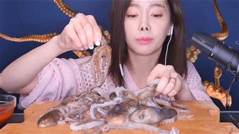 Octopus Eating Live Ssoyoung Asmr Watch All The Way Through Youtube