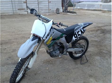 It has been covered up in a. 2002 Honda Crf 450R for sale on 2040motos