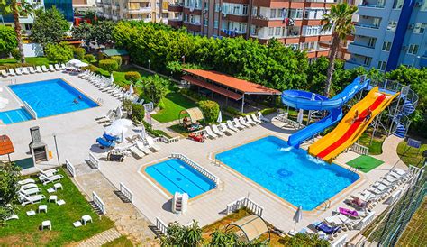 Two best friends on a second trip together. Green Park Apart i Alanya Stad i Alanya, Turkiet | airtours.se