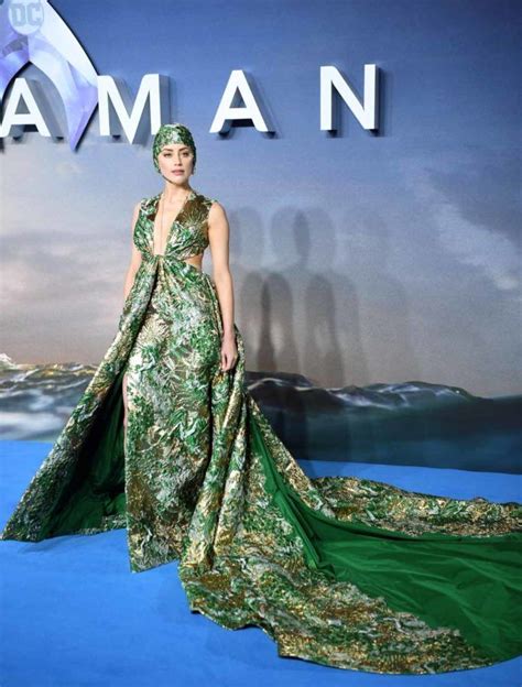 Amber Heard Wears A Valentino Swim Cap For The Premiere Of Aquaman World Premiere Aquaman 4