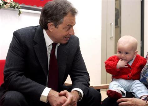 35 Hilariously Awkward Politician Children Encounters Pictures