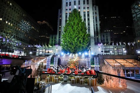 Rockefeller Center Christmas Tree Turns On With Virus Rules Newsnation
