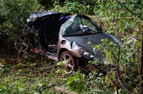 Unfall In Mosbach Porsche Prallt Gegen Mehrere Bäume Zwei Junge