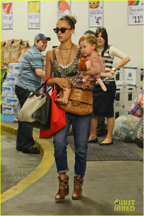 Jessica Alba Takes Her Daughter Haven Grocery Shopping On June 16 2013 Jessica Alba Jessica