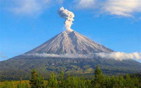 Gunung Merapi Siaga Ratusan Warga Mulai Dievakuasi