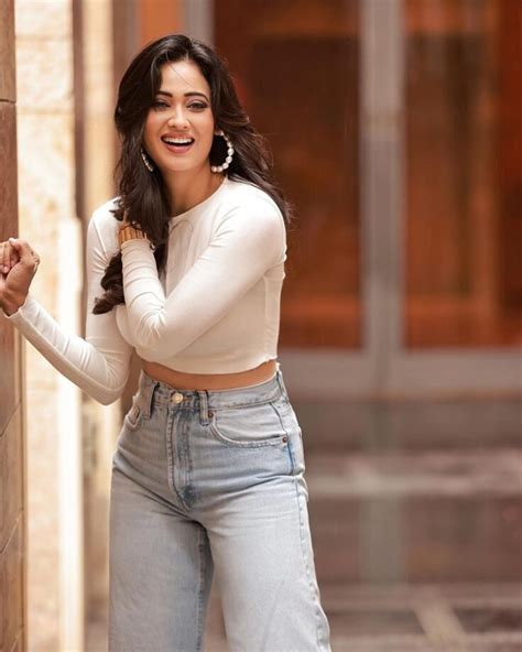 Shweta Tiwari Celebrates Her Curves In White Crop Top And Denim Jeans Karanvir Bohra Says ‘seen