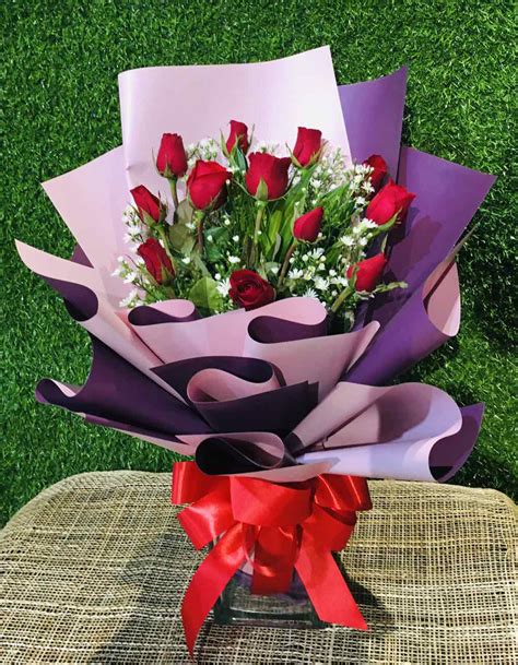 Online Beautiful 12 Red Roses Bouquet Delivery To Philippines