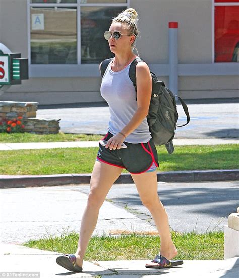 Kaley Cuoco Reveals Toned Body In Workout Gear Daily Mail Online