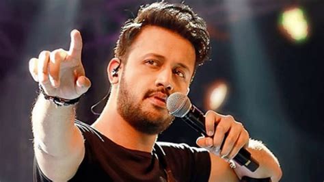 What Did Atif Aslam Do At The End Of His Concert In Iba Video Lens