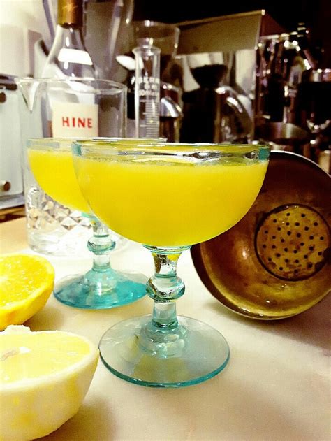All spirit categories will work in a sour cocktail, but remember that lemon tends to work best with brandy and whiskey while lime tends to pair well with rum and tequila/mezcal. Cocktail "Parisian Sour", c'est l'heure de l'apéritif ...