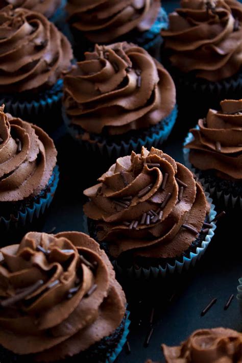 Perfectly Moist Chocolate Cupcakes ~ Recipe Queenslee Appétit