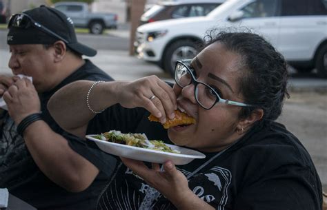 ‘never Seen A Sad Person Eating Tacos West Long Beach Snack Shop