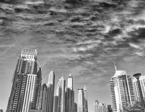 Black And White Dubai Skyline At Dusk — Stock Photo © Jovannig 102673570
