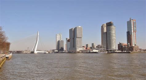 Roterdão ou roterdã é a segunda maior e mais importante cidade dos países baixos, ficando atrás somente da capital, amsterdã. Mania das Viagens: Holanda (2015) - Dia 2 * Roterdão