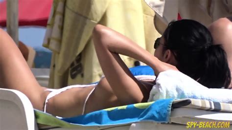 Topless Amateurs Voyeur Beach Candid Bikini Close Up Eporner