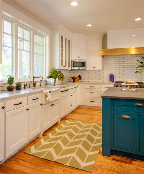 20 Gorgeous Kitchen Cabinet Color Ideas For Every Type Of Kitchen